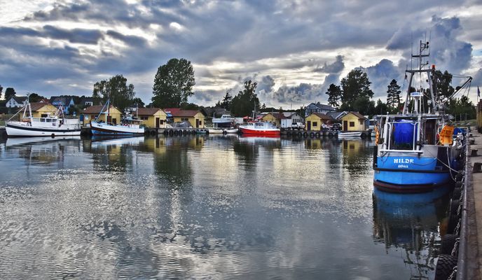 Freester Hafen und die Regenwolken....