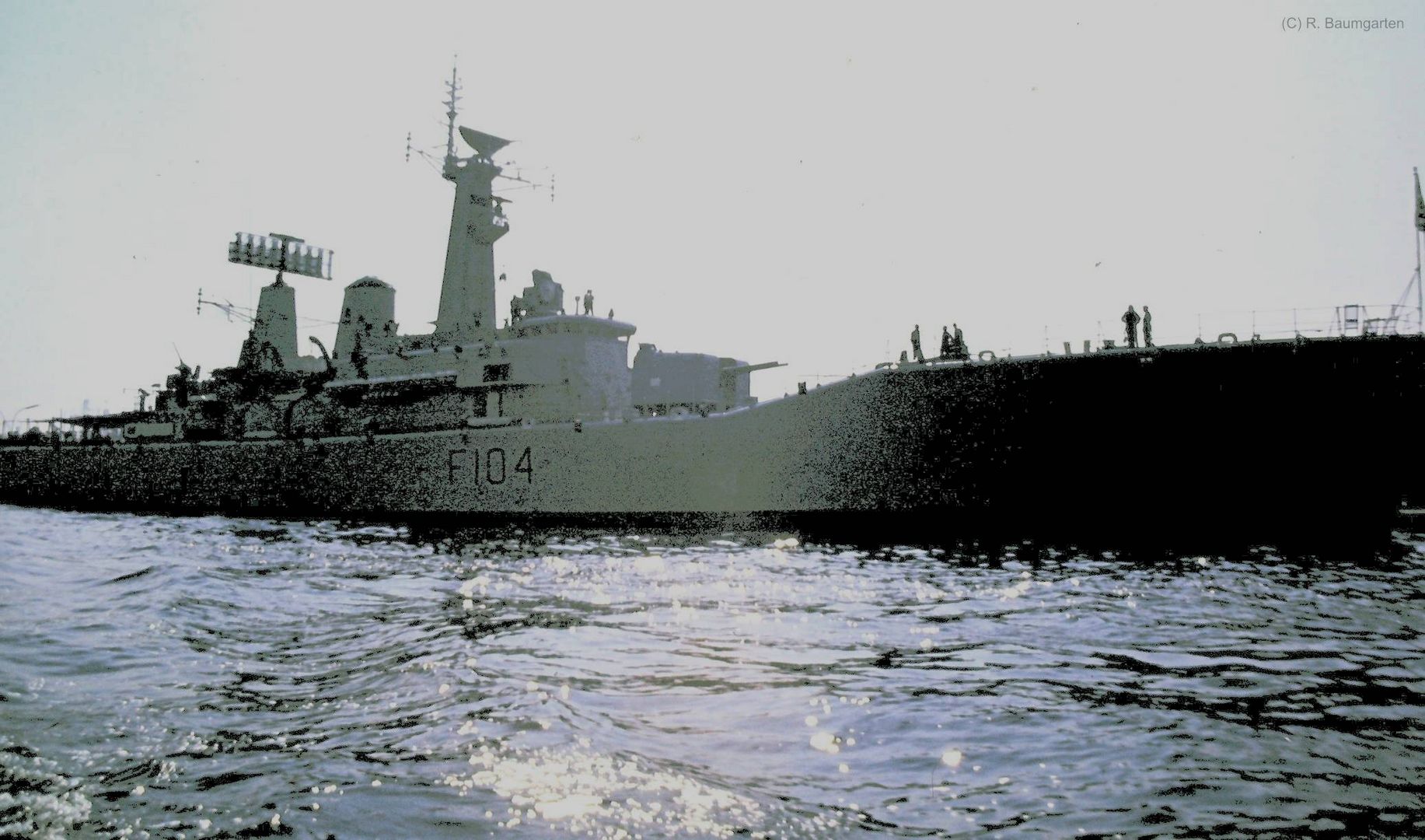 Fregatte HMS Dido F104 Frigate im Hamburger Hafen