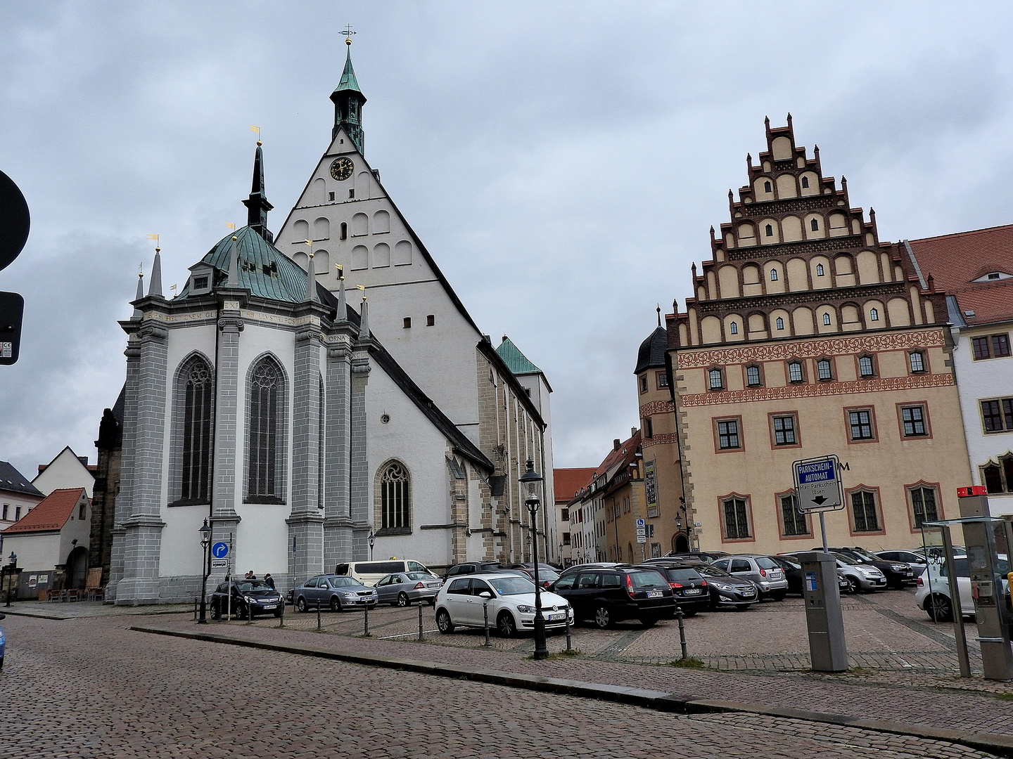 Freiberg in Sachsen mit dem Dom links