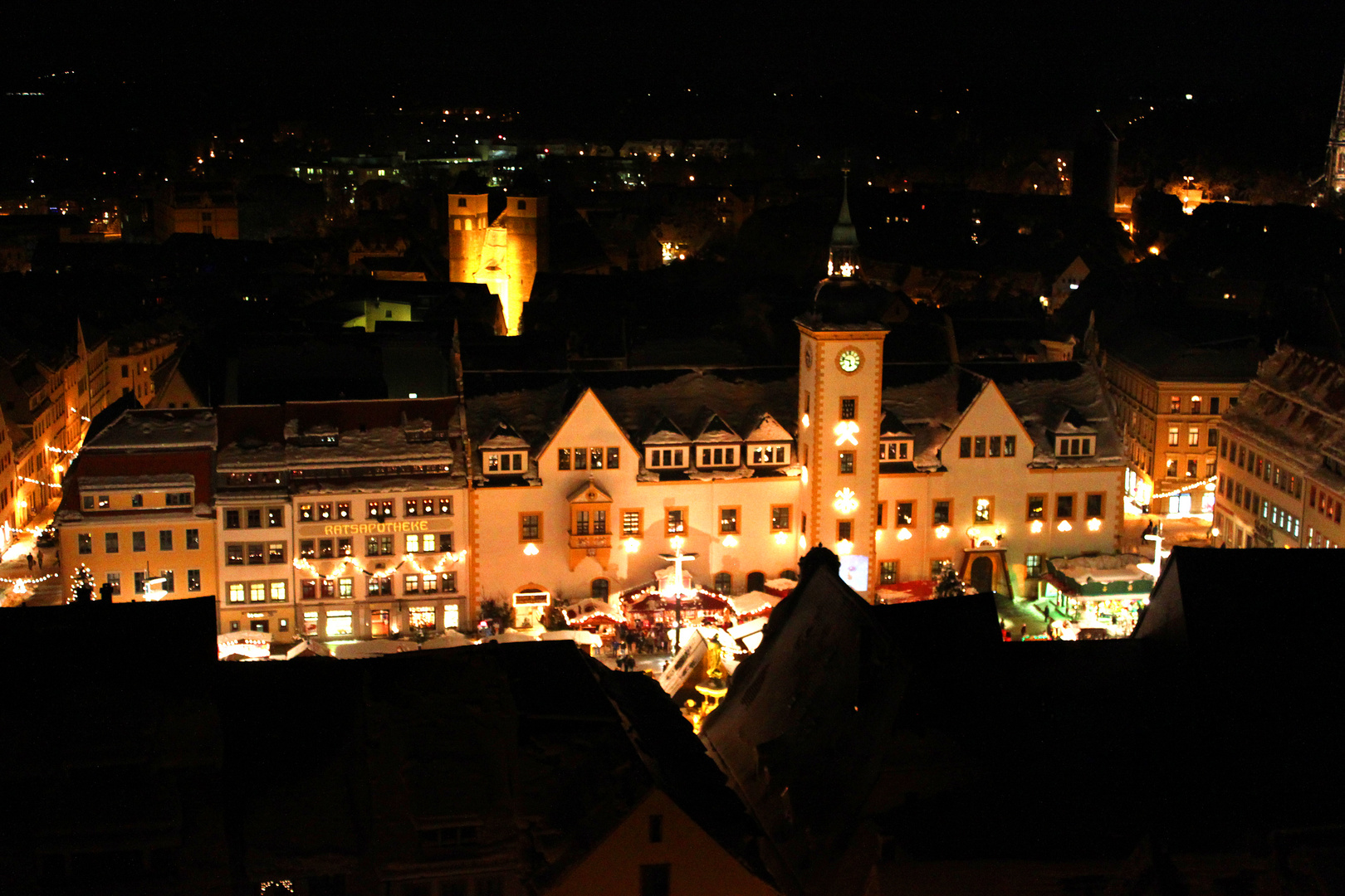 Freiberger Rathaus im Weihnachtslicht