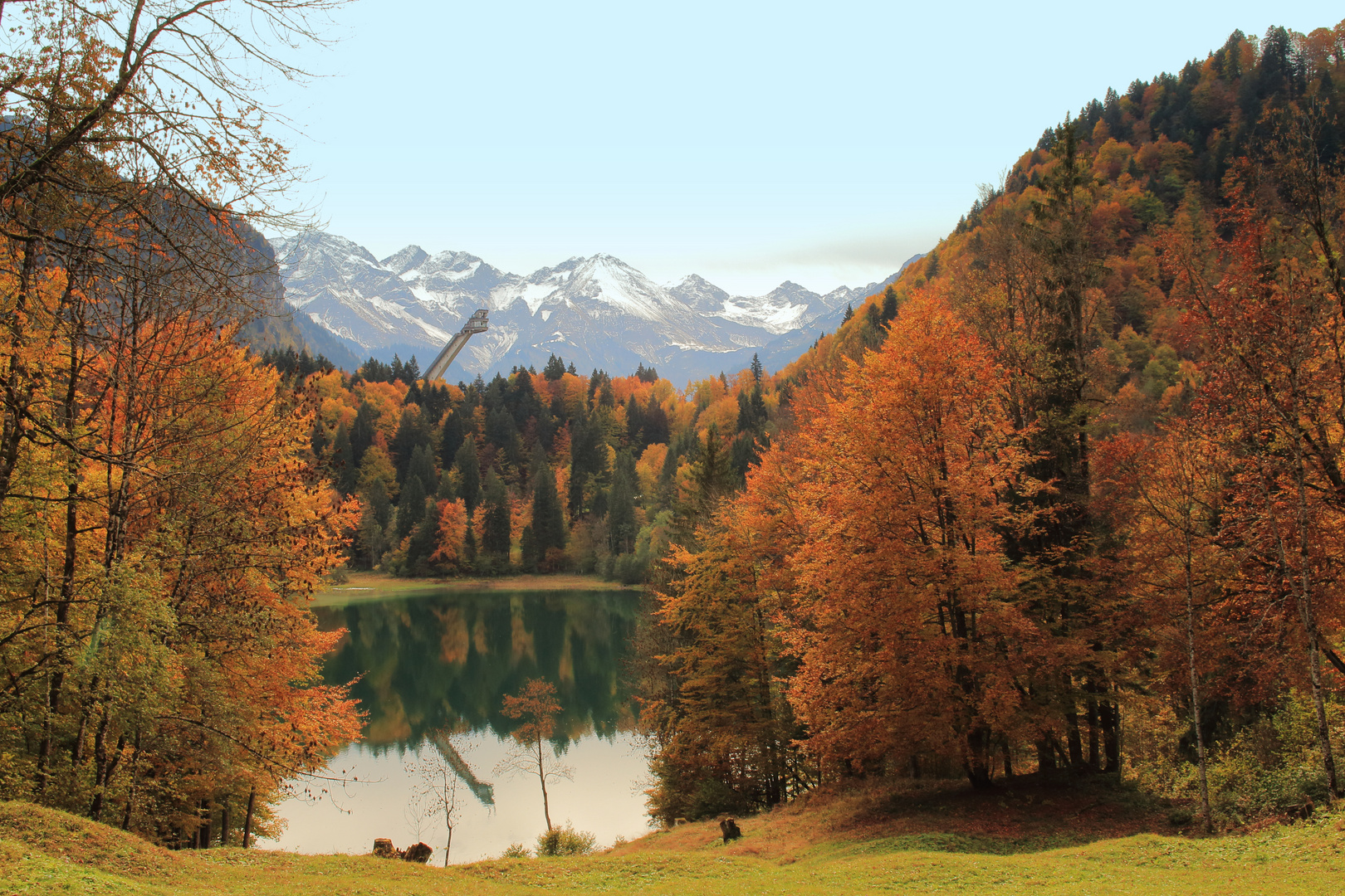 Freibergsee mit Skiflugschanze