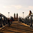 Freiburg - erste März-Sonne auf der Wiwilli-Brücke