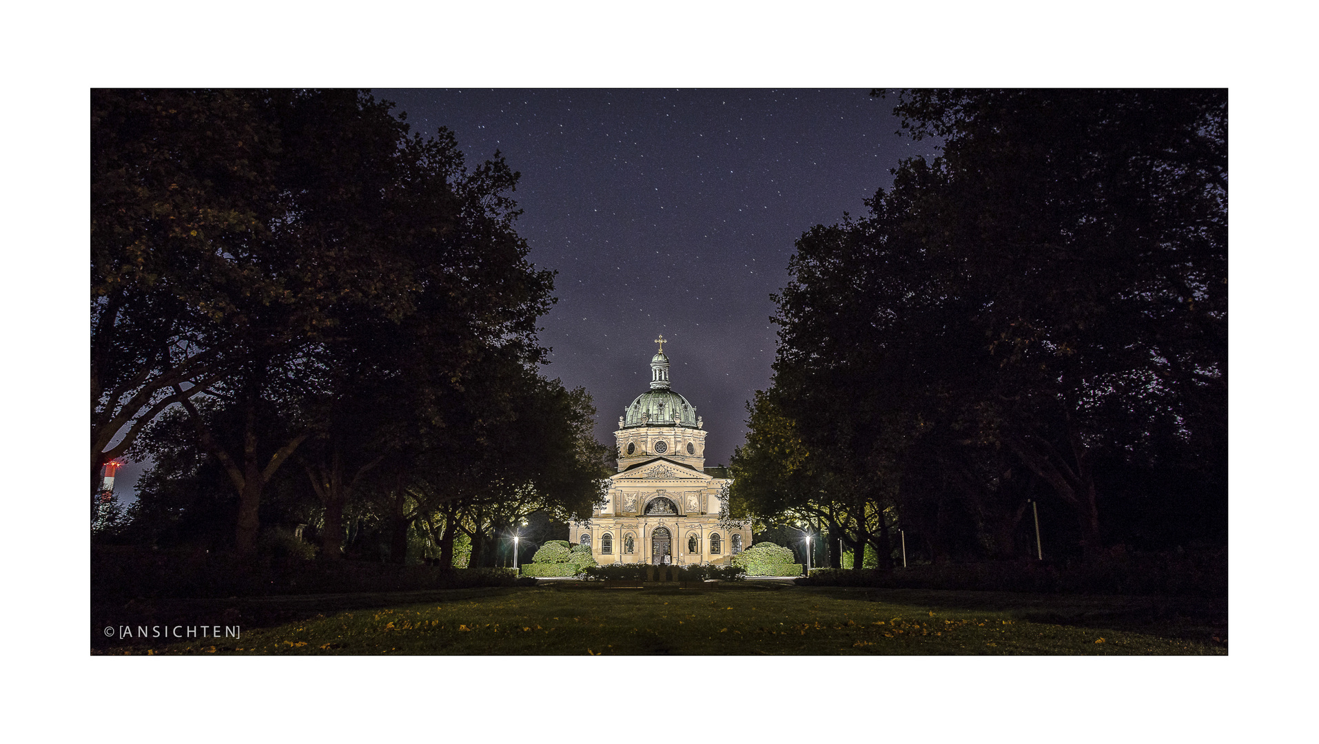 [freiburg - hauptfriedhof nacht]