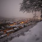 Freiburg mit Schnee bei Nacht