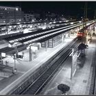 Freiburger Hauptbahnhof in einer Sommer-Nacht