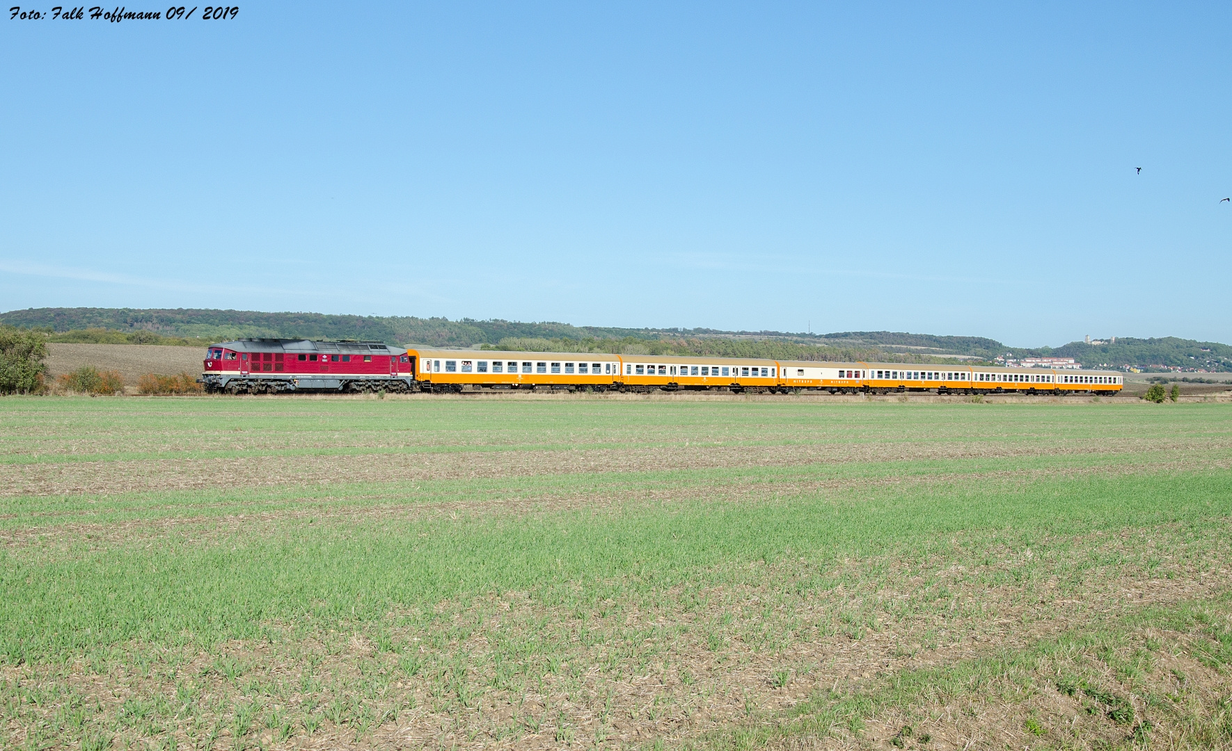 Freie Bahn für Fotograf und Zug