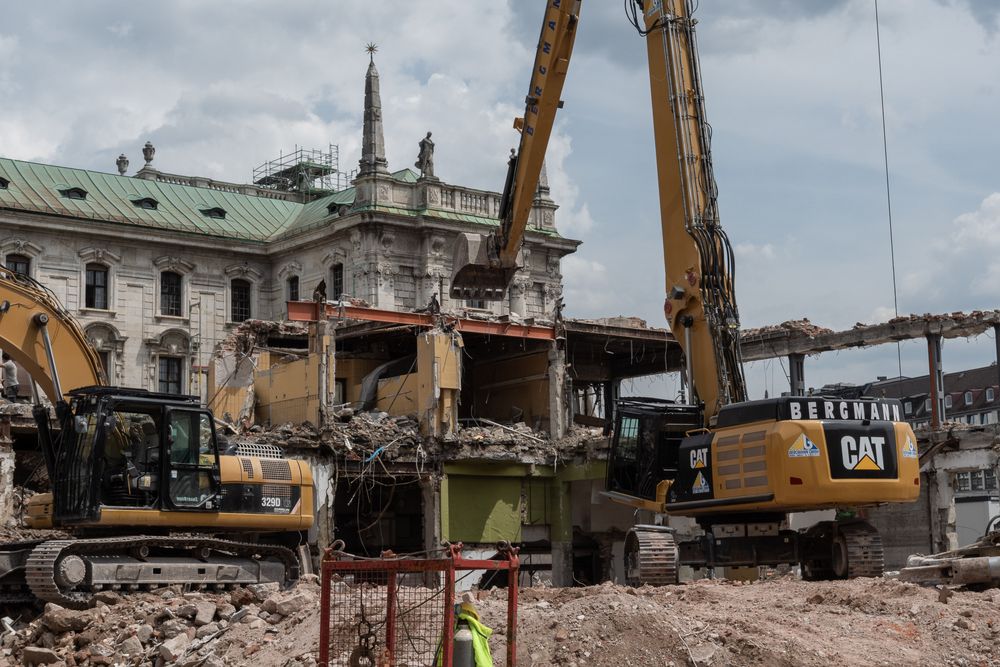 Freie Sicht auf den Justitzpalast