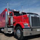 "Freightliner beside Pegy Sue´s Restaurant.."