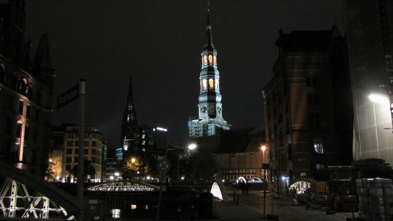 Freihafen mit blick zur Katharinenkirche