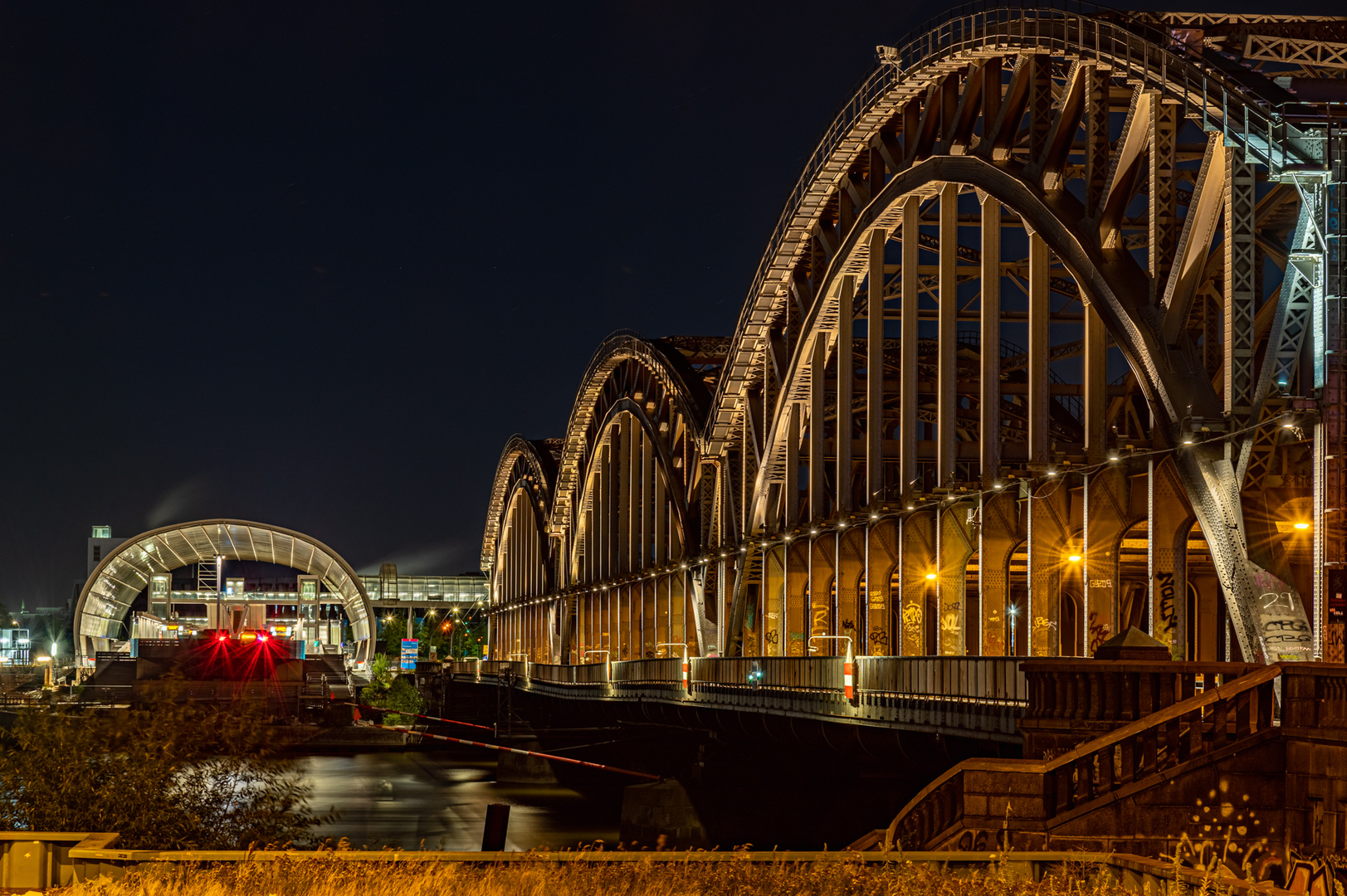 Freihafenelbbrücke mit U-bahnstation