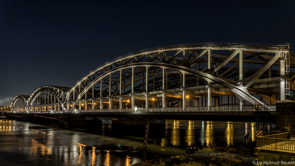 Freihafenelbbrücke @night