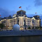 Freihand-Foto Berliner Reichstag mit WM-Illumination (Reload).