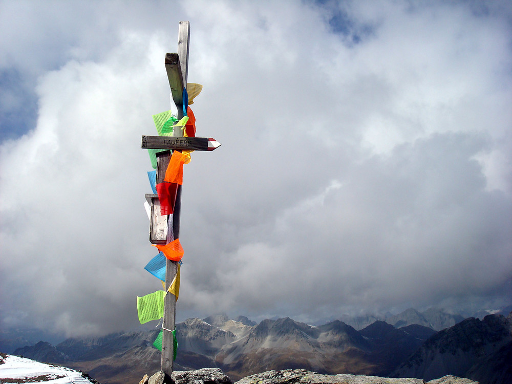 Freiheit für Tibet, Gebetsfahnen auf dem Piz Terza, Münstertal, Graubünden