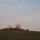 Freiheit unterm Sonnenuntergang und Mond