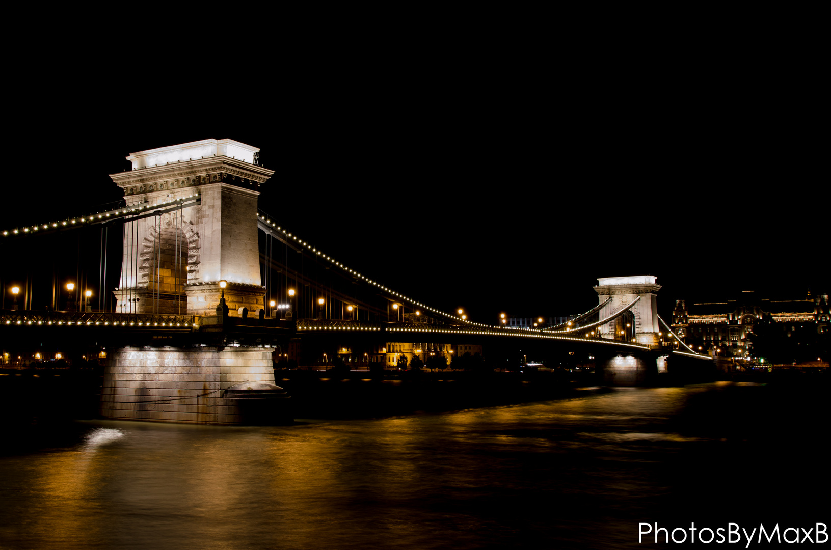 Freiheitsbrücke Budapest bei Nacht