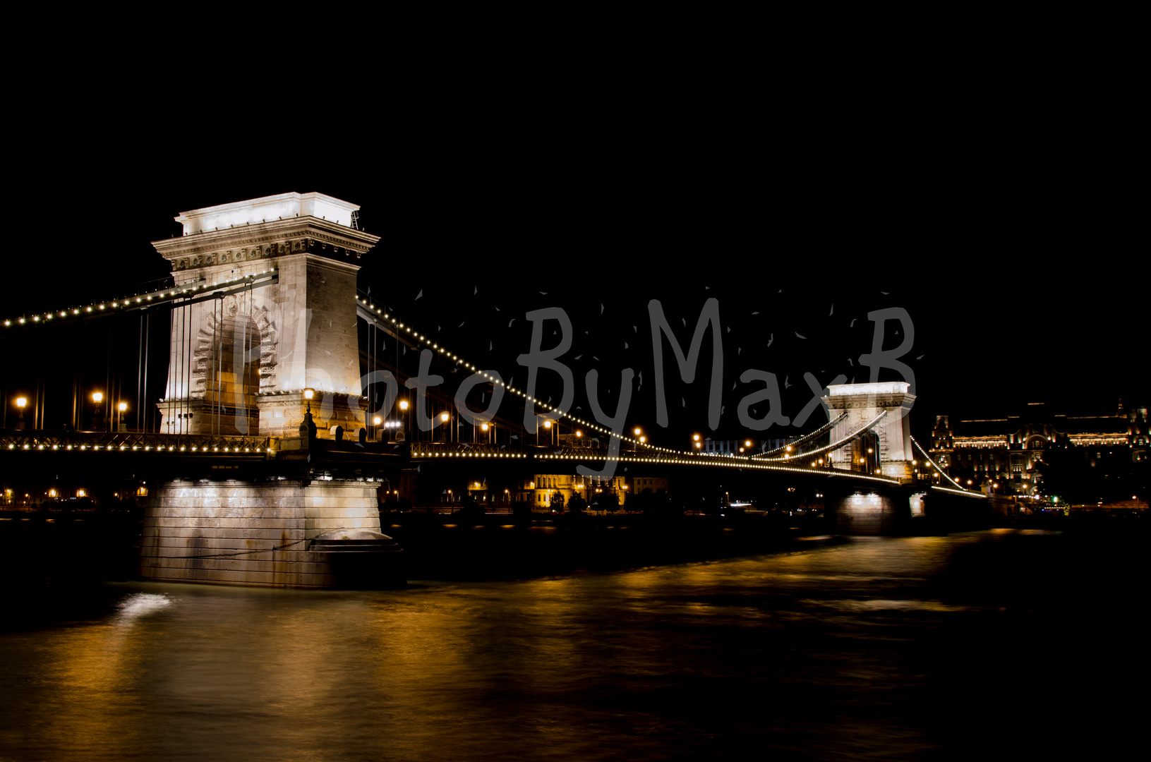 Freiheitsbrücke Budapest bei Nacht