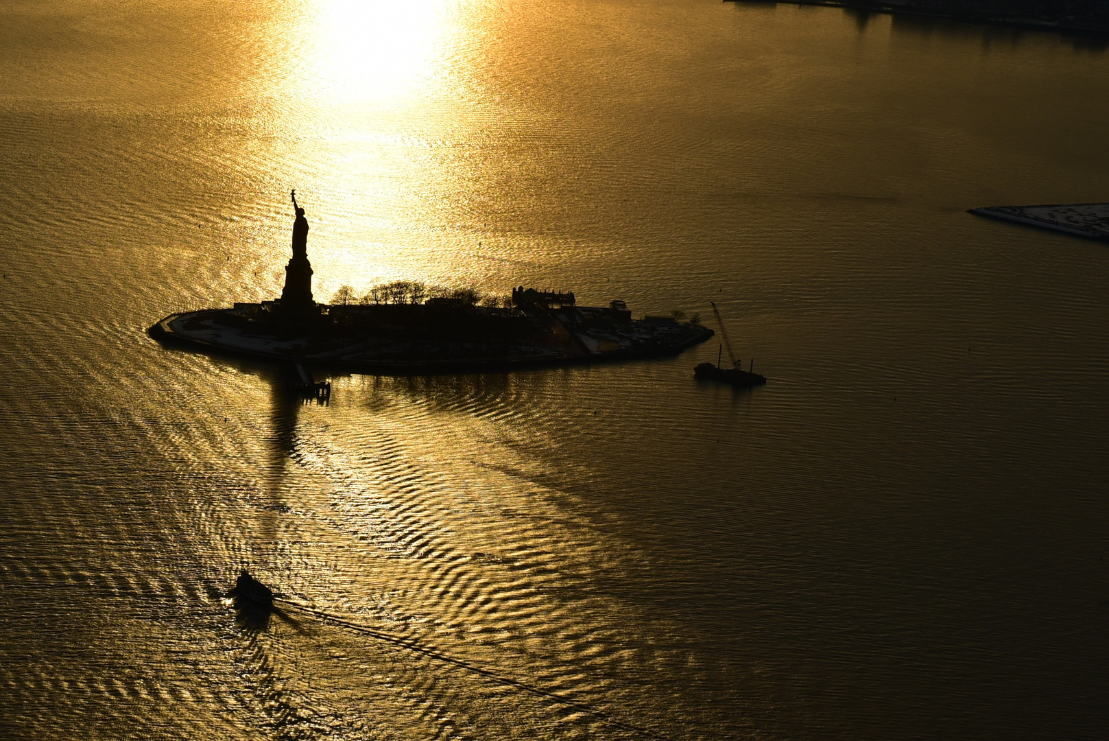 Freiheitsstatue im Abendlicht