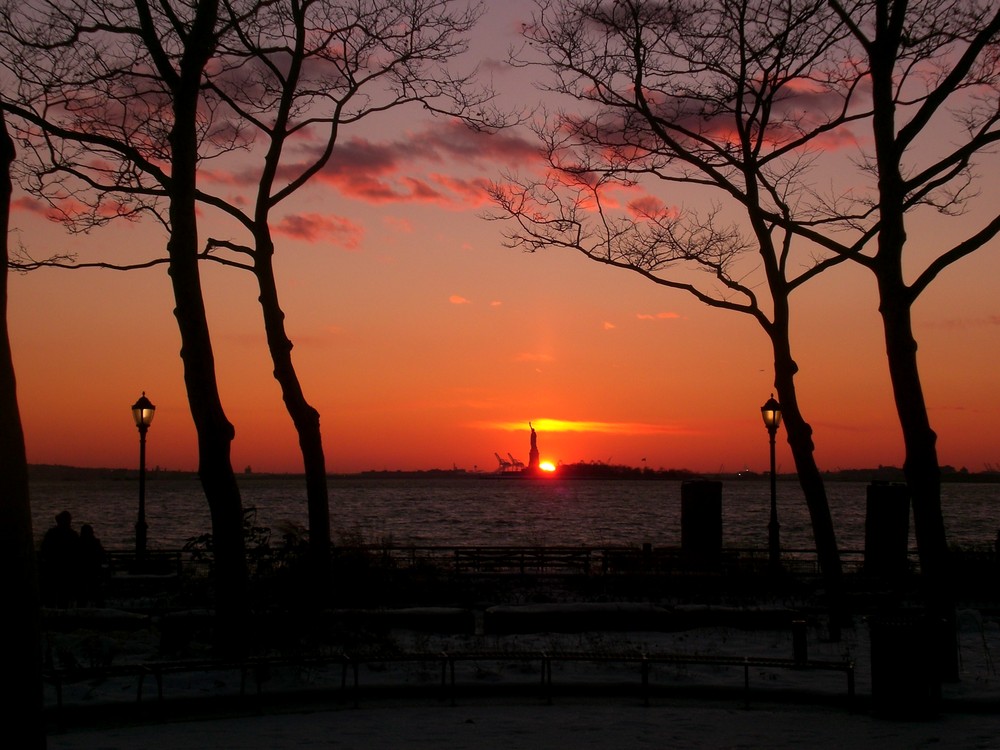 Freiheitsstatue im Sonnenuntergang