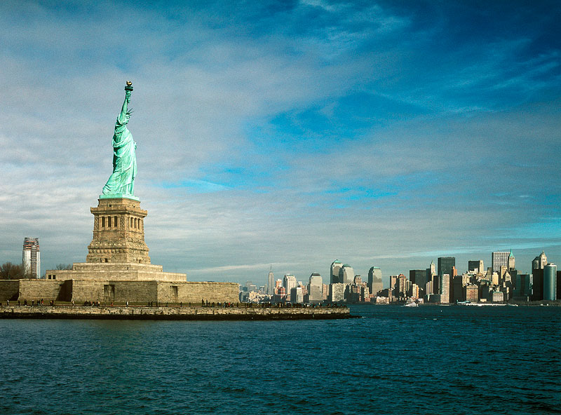 Freiheitsstatue mit Manhattan