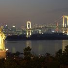 Freiheitsstatue mit Rainbow bridge und Tokyo Tower ...