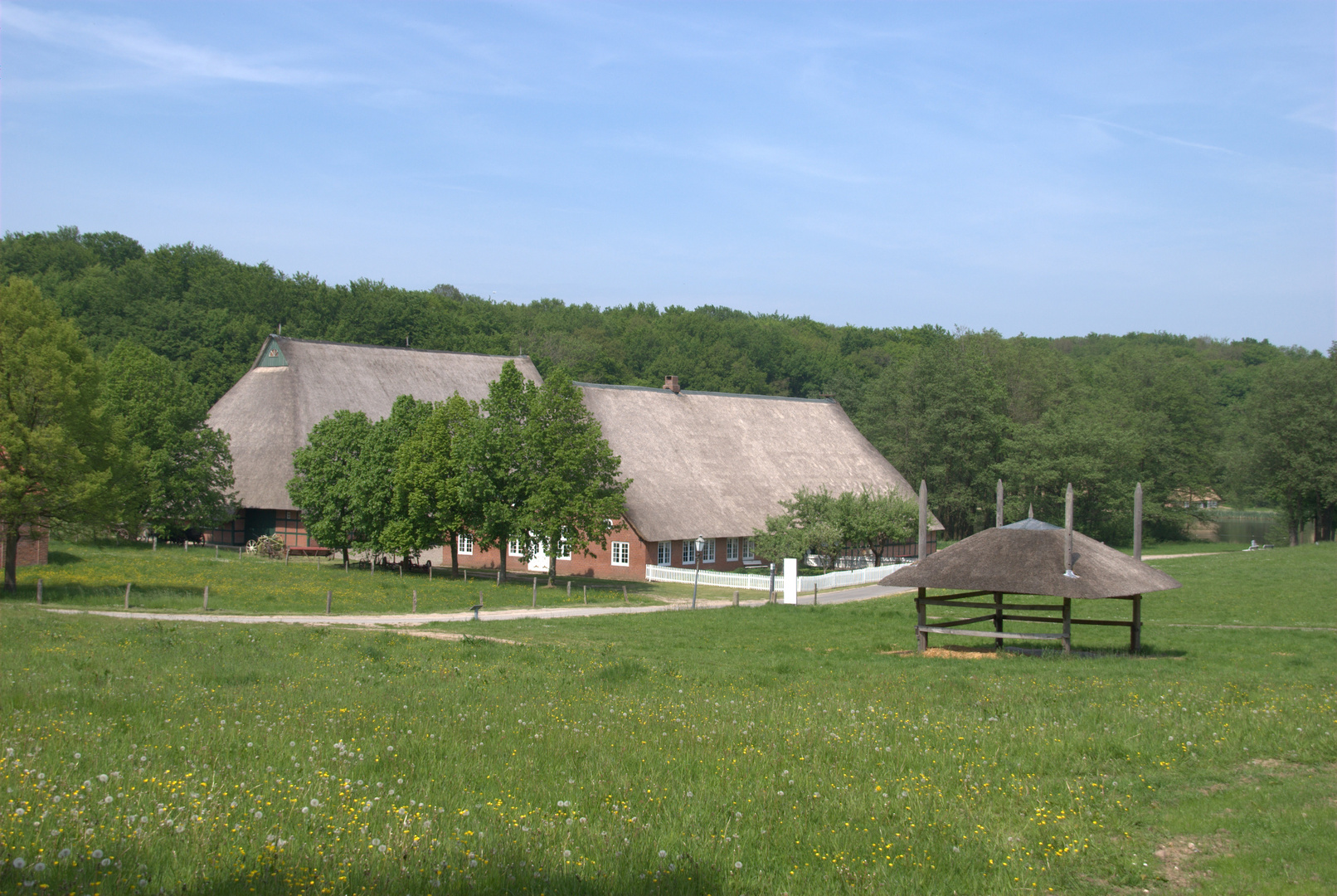 Freilichtmuseum im Mai.