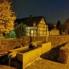 Freilinger Dorfbrunnen bei Nacht