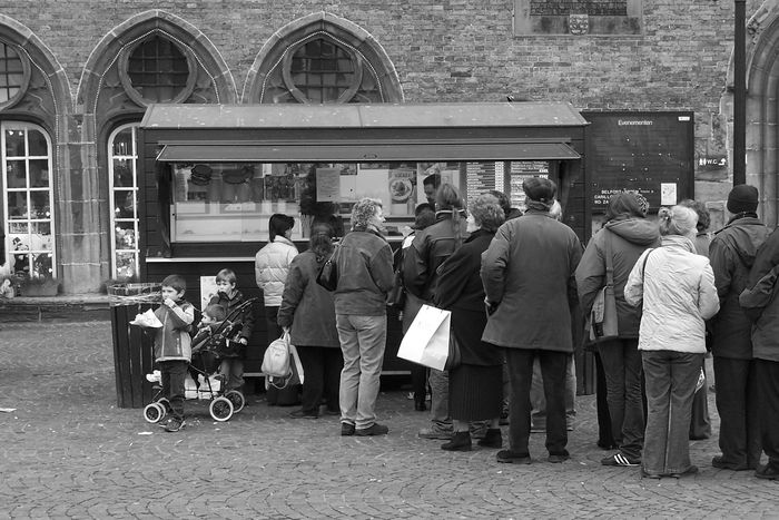 Freistehende Pommes-Bude (Brügge, Markt)