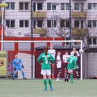 Freistoß vor Amateurfussball Fassade Feldstraße