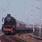 Freitag 29.05.1998, 10.40 Uhr, 042 271-7 vor dem Orient-Express als Sonderzug Rendsburg-Elmshorn