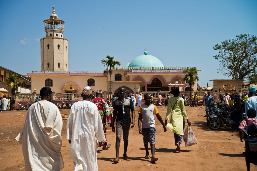 freitags vor der Moschee