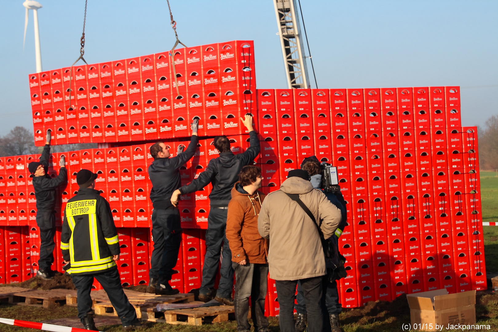 Freiwillige Feuerwehr Feldhausen will ins Guinness-Buch der Rekorde / Beginn des Aufbaus