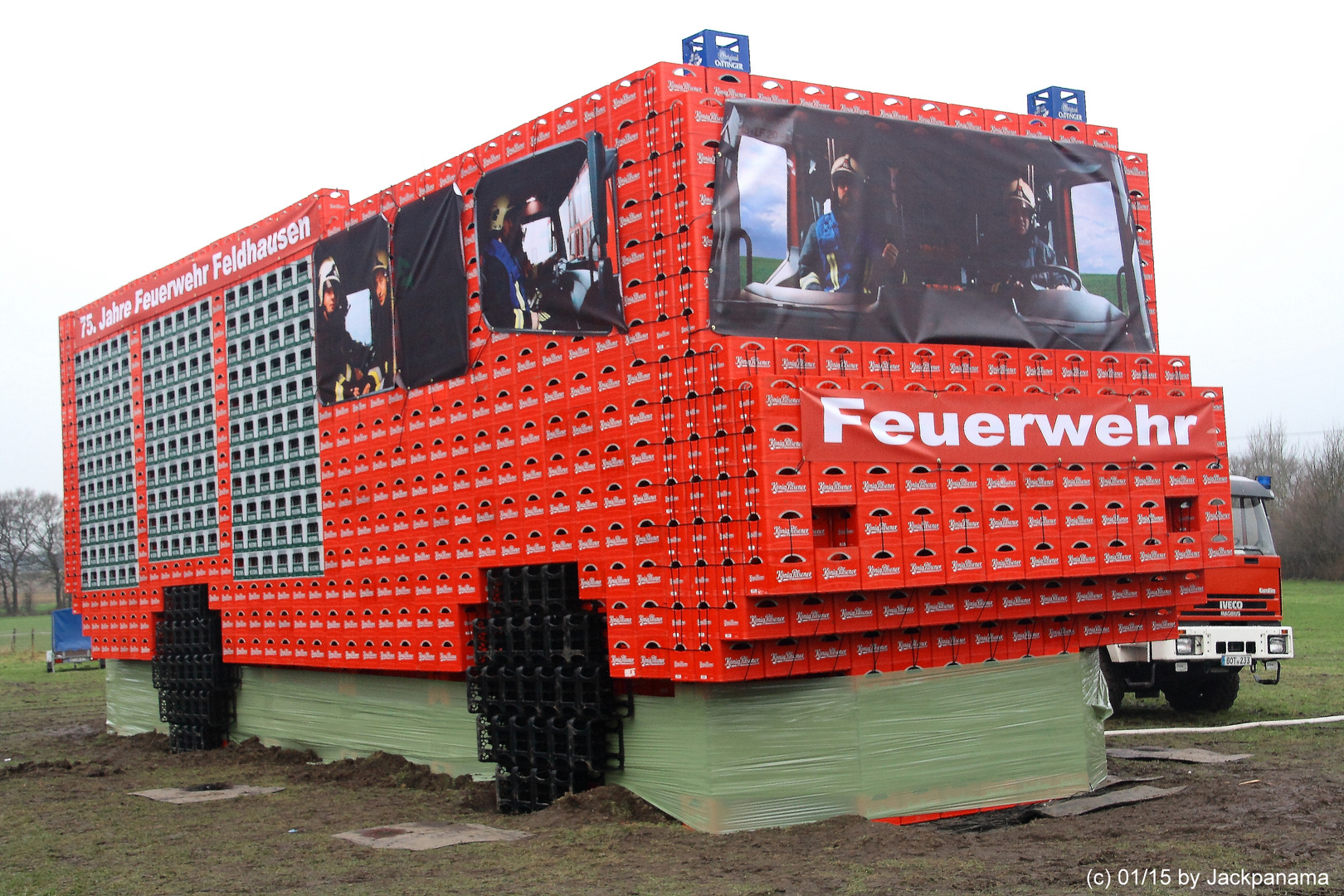 Freiwillige Feuerwehr Feldhausen will ins Guinness-Buch der Rekorde / Der fertige Feuerwehrwagen