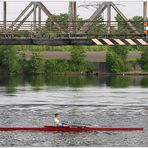 Freizeit am Rhein-Herne-Kanal vor typischer Kulisse