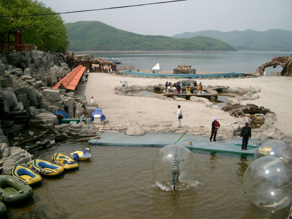 Freizeitpark am Staudamm Songhua lake