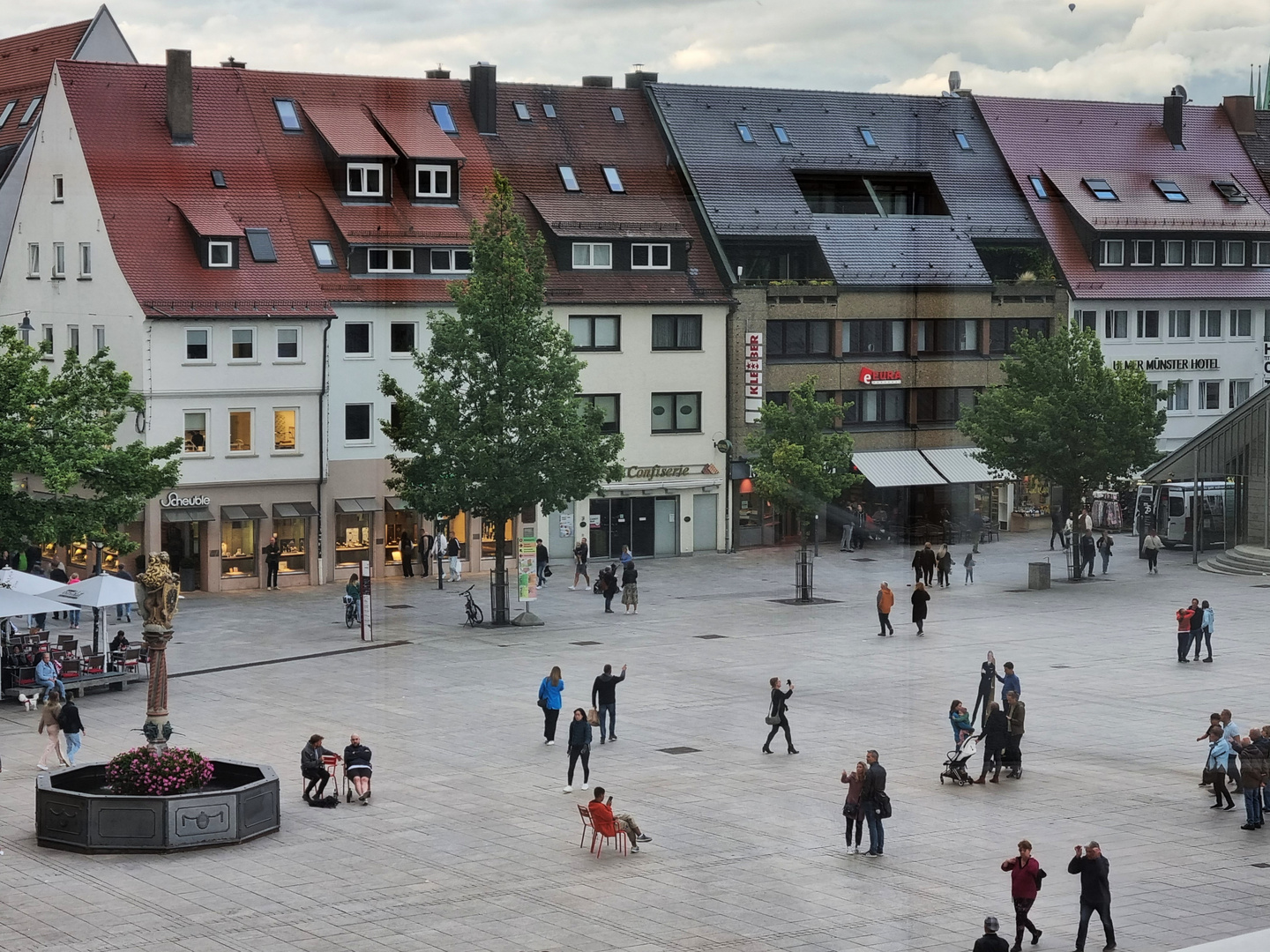 "Freizeitverhalten auf dem Münsterplatz"