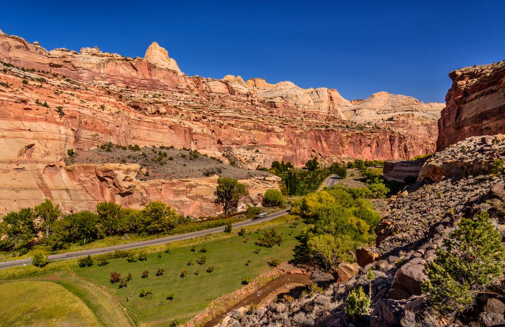 Fremont River Valley mit Petroglyph Panel, Capitol Reef NP, Utah, USA