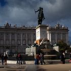 Frente a palacio