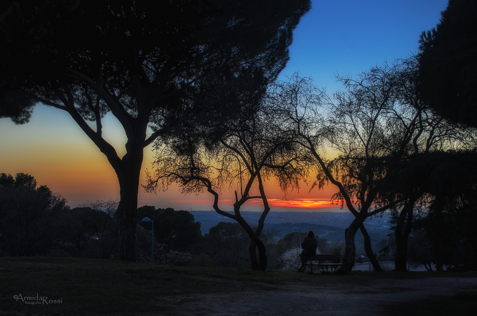 Frente al atardecer