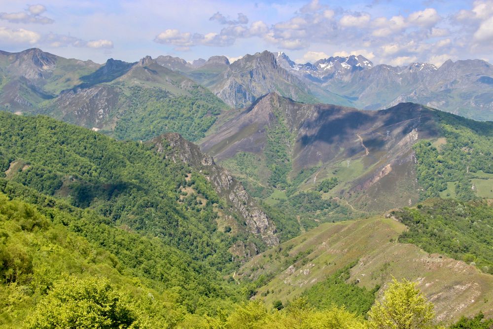 " Frente Al Parador de Pajares " ( Maravillosa vista panoramica )