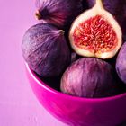Fresh figs in a pink bowl. Figs close-up