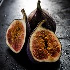 Fresh figs with waterdrops