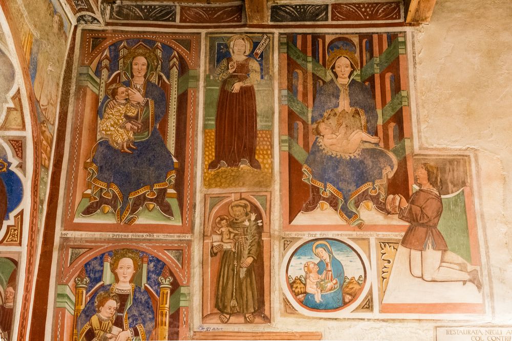Fresken in der Kirche von Negrentino 1