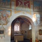 Fresken und Altarraum