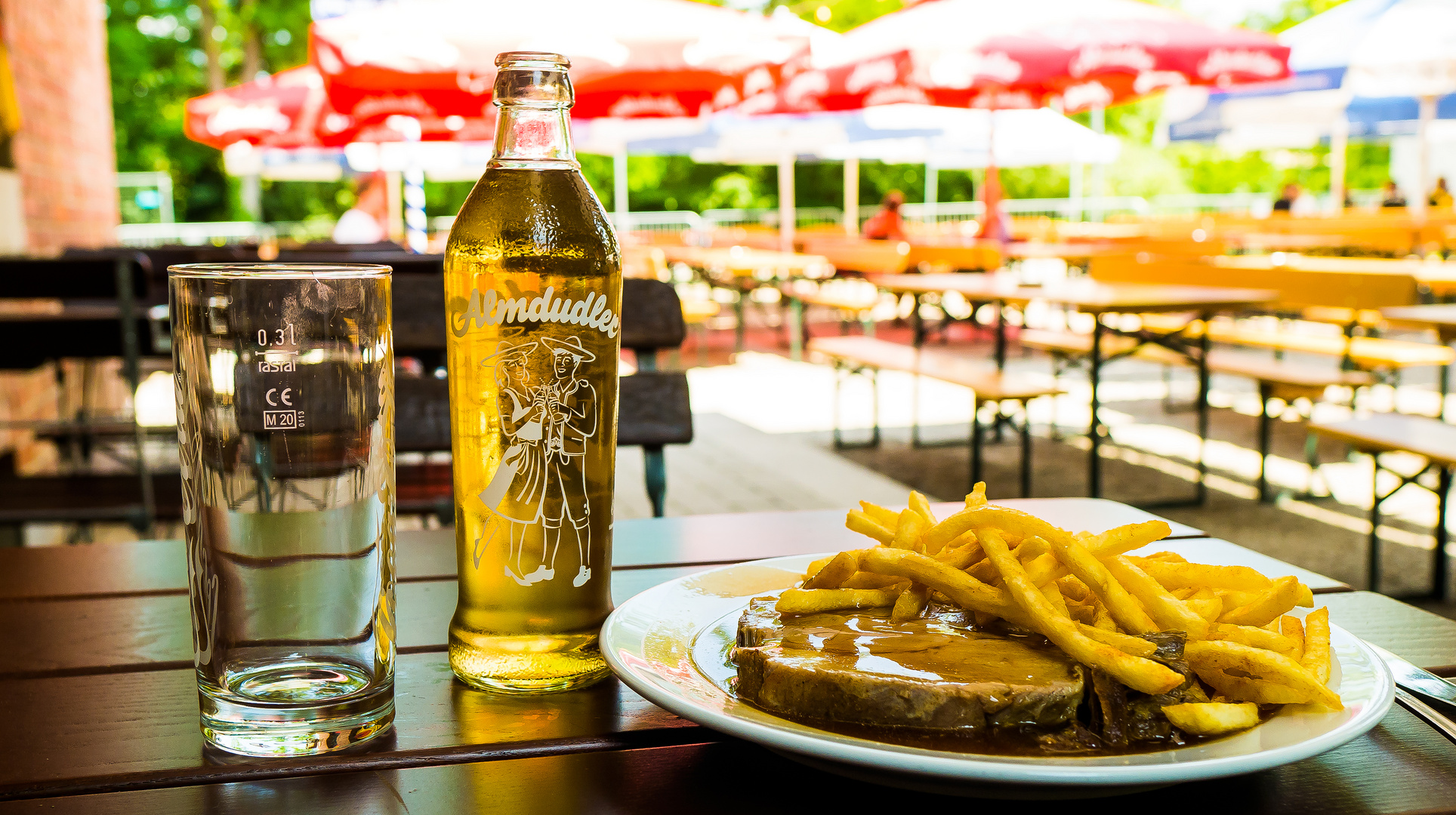 Freude im Biergarten mit nem Almdudler