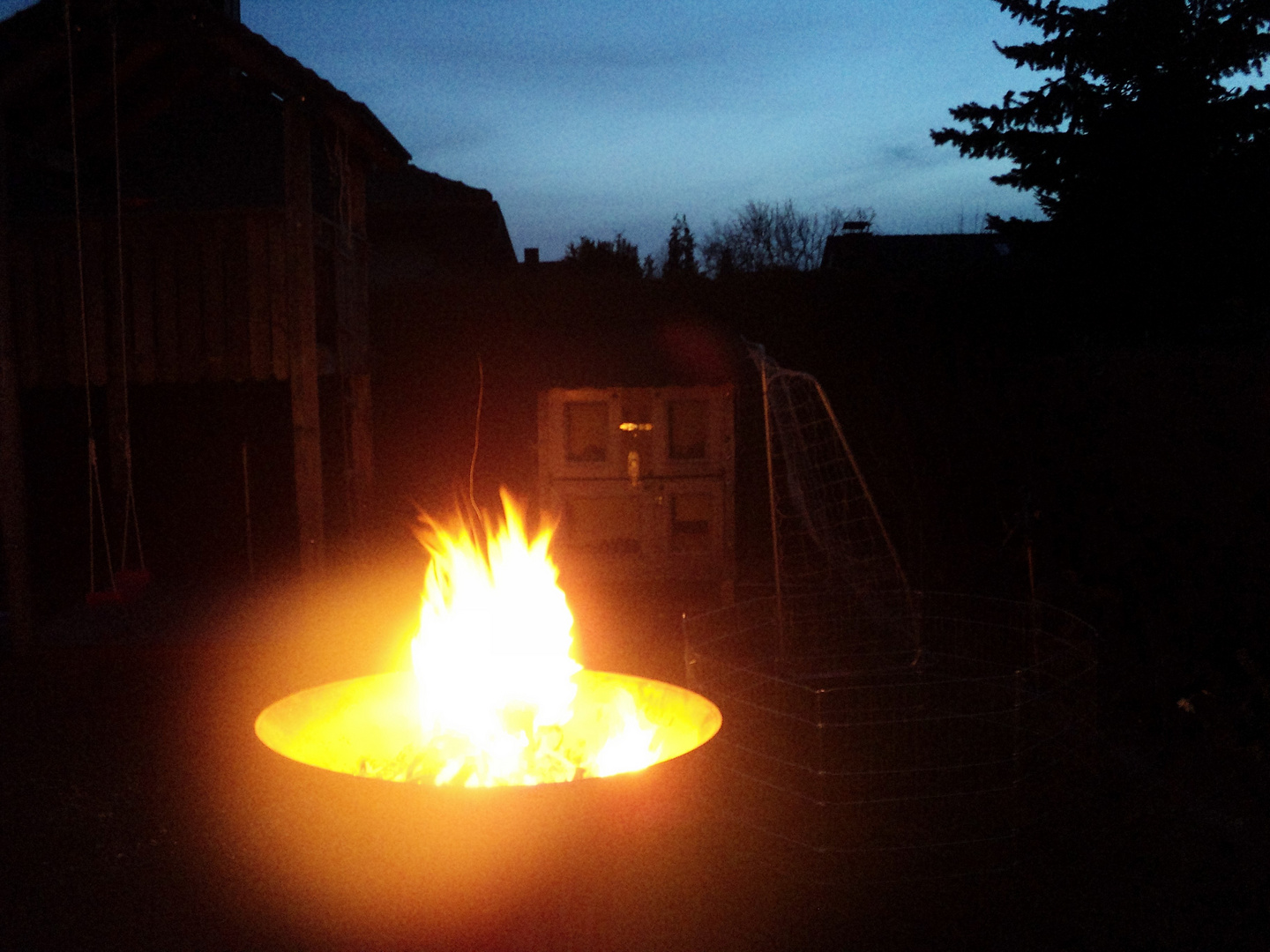 Freude über den Frühjahrsstart mit Feuerpfanne 02.04.16