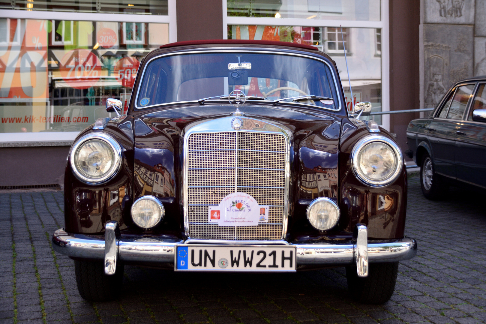 Freundeskreis kultivierte GenussfahrerInnen in Heiligenstadt - Ein Mercedes als Spiegelfläche