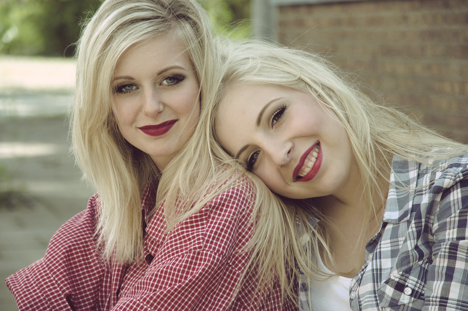 Freundinnen Foto & Bild | portrait, portrait frauen, outdoor Bilder auf