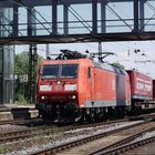 Freundlicher Eisenbahner - 185 120-3 DB mit Containerzug "Winner Spedition"