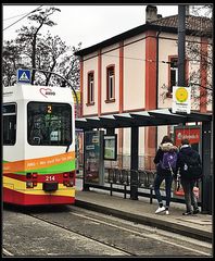 Freundliches Haltestellenschild