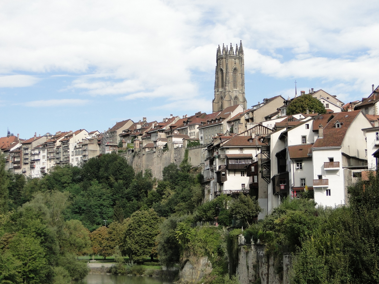 Fribourg von unten gesehen